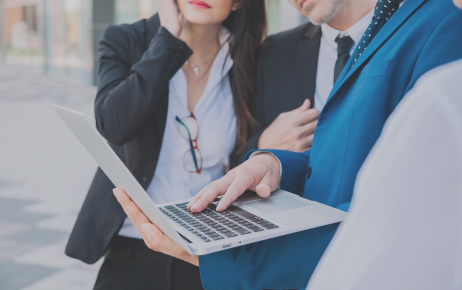 Session de formation en investissement avec participants engagés